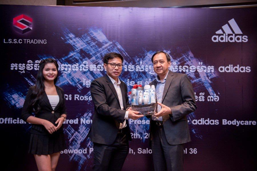 Carmella Bing bilan BBW porno Ikki dost lesbiyan jinsiy aloqa qilishga qaror qildi