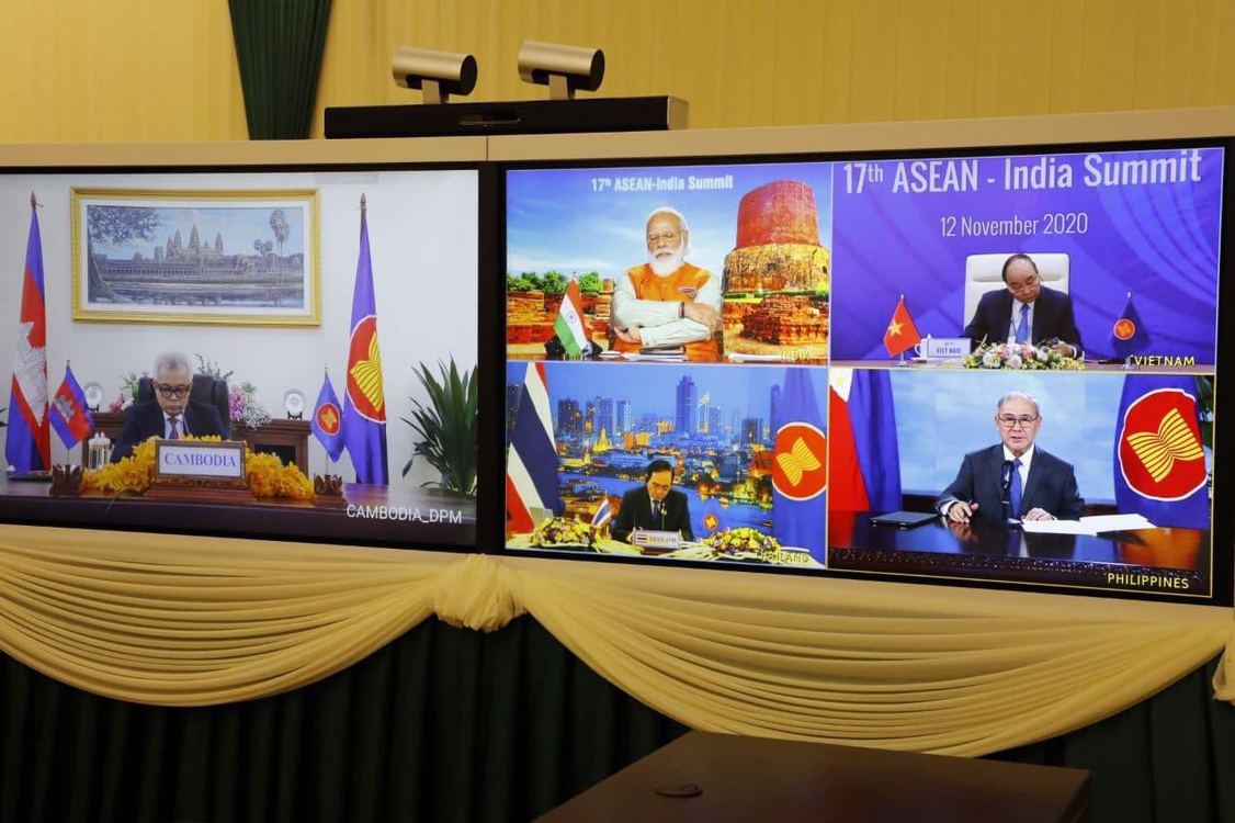 Bolalar bogchasida oqituvchi bilan jinsiy aloqa Bachadondagi porno sik